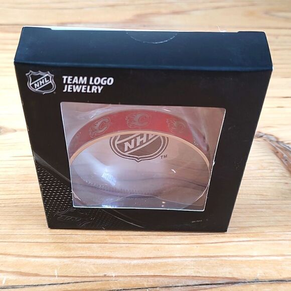 New In Box NHL Team Logo Jewelry Calgary Flames One Size Enamel Bracelet - Picture 3 of 7